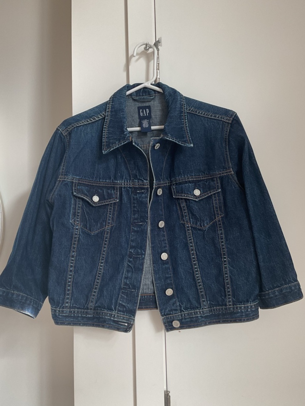 *GAP * Women’s  Dark Blue Denim Cropped Jacket with 3/4 Sleeves.